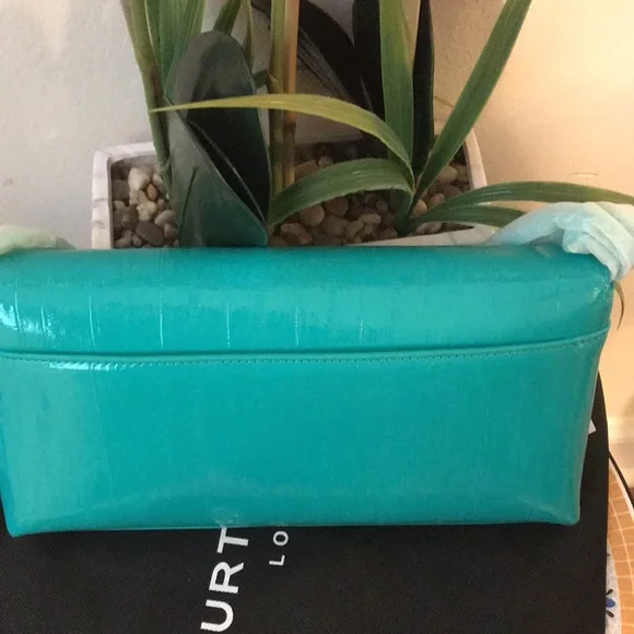 Kurt Geiger Landon Shoreditch Leather Envelope Clutch
KURT GEIGER LONDON - Picture 12 of 16